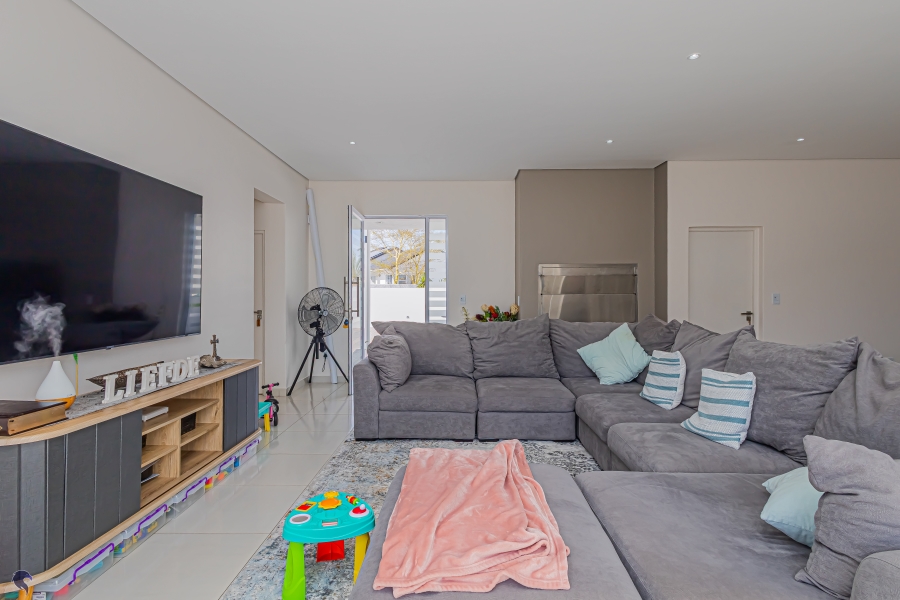 6 Bedroom Property for Sale in Country Club Western Cape